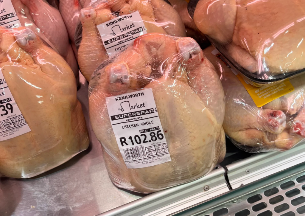 South Africans discussed how they are struggling to make ends meet and have a constant concern for the future after seeing the price of chicken. Image via Twitter: @Mpumiln