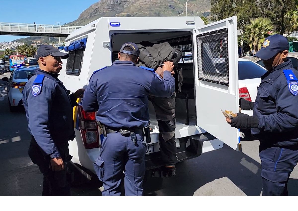 Kaapstad se LEAP-beamptes maak 12 000 arrestasies
