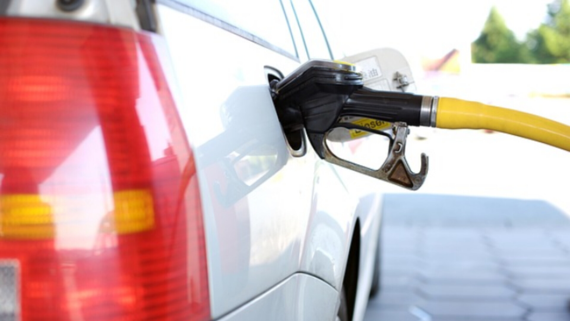 Amptelike petrol- en dieselpryse vir Mei bevestig