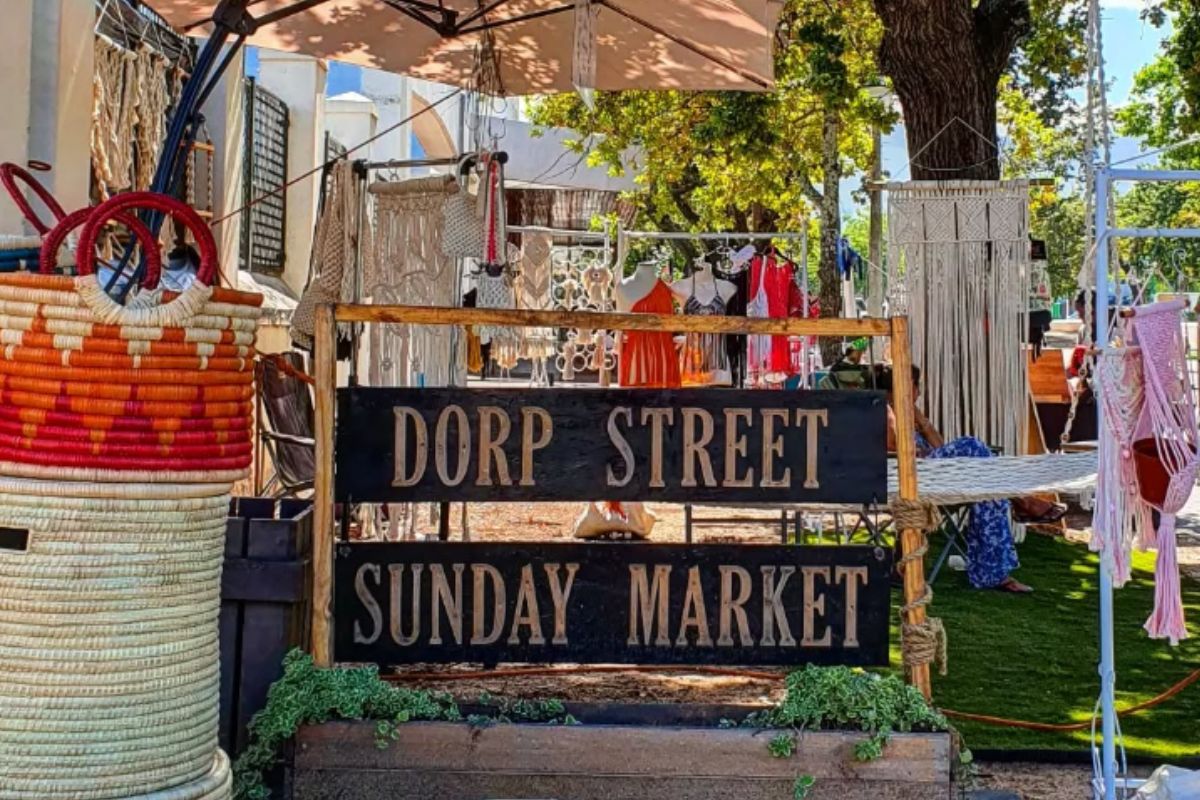 Die Dorpstraat mark heropen.