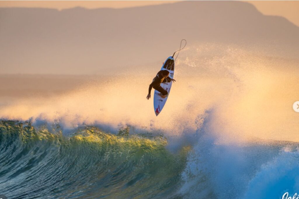 'n Foto van n branderplankryer in Jeffreys Baai
