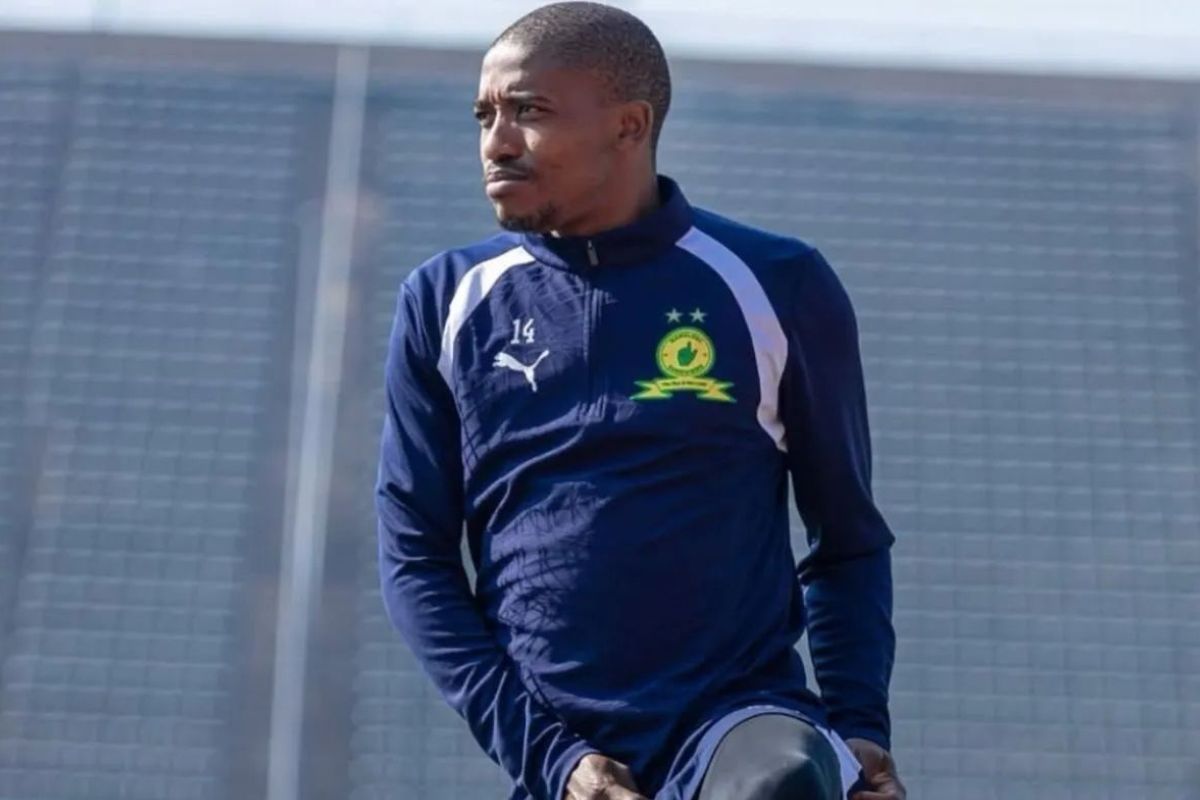 Monnapule Saleng ofen saam met Mamelodi Sundowns